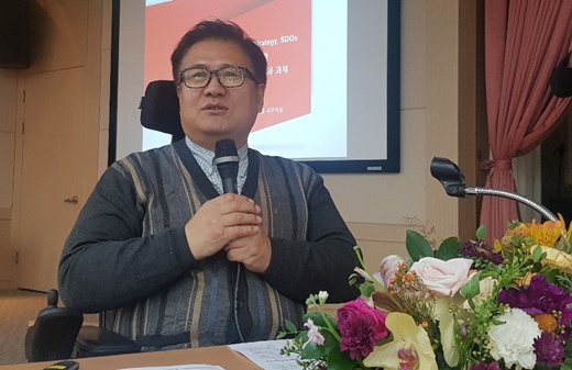 한국장애인단체총연맹 이문희 사무차장은 28일 서울 여의도 이룸센터에서 열린 한국장애인연맹(DPI) 주최 ‘제12회 장애인당사자 컨퍼런스’에서 유엔장애인권리협약(CRPD), 인천전략, SDGs 실현을 위한 장애인단체 활동과 과제를 짚었다.ⓒ에이블뉴스 