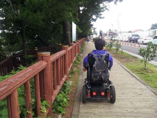  전동휠체어를 탄 장애인(기사 내용과 무관).ⓒ에이블뉴스DB