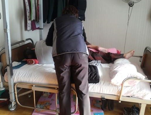 장애인과 활동지원사 모습.ⓒ에이블뉴스DB