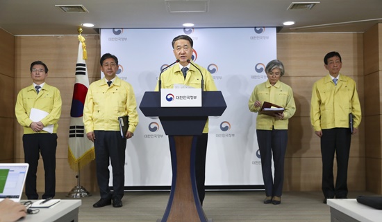 30일 ‘신종 코로나바이러스 감염증 대책’ 관계부처 합동 브리핑 모습.ⓒ보건복지부