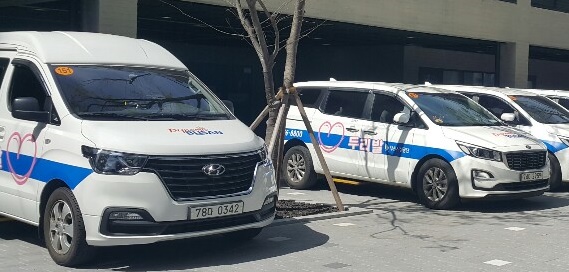 부산역에 대기중인 두리발 차량.ⓒ부산장애인총연합회