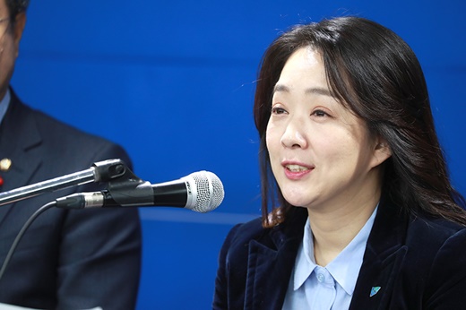 더불어민주당 영입인재 1호인 척수장애인 최혜영 강동대 교수.ⓒ더불어민주당