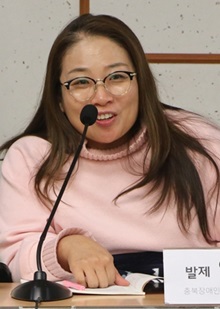 20일 국회 의원회관에서 전국장애인차별철폐 주최로 열린 '장애인 이동권 현황과 개선방안을 위한 토론회'에서 임경미 충북장애인자립생활센터협의회 회장이 발언하고 있다. ⓒ에이블뉴스