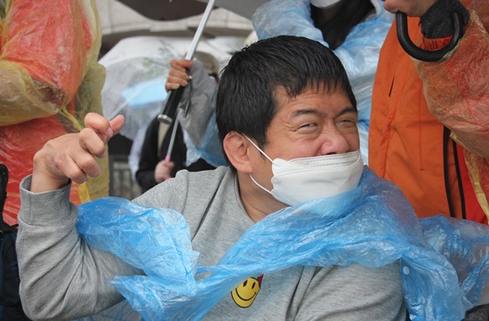 장애인 참정권 보장을 외치는 중증장애인 활동가.ⓒ에이블뉴스