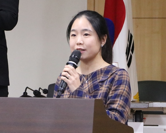 4일 국회 의원회관 제2소회의실에서 통합놀이터법개정추진단 주최로 열린 '통합놀이터 관련법 개정을 위한 정책토론회'에서 사단법인 두루 엄선희 변호사가 발언하고 있다. ⓒ에이블뉴스