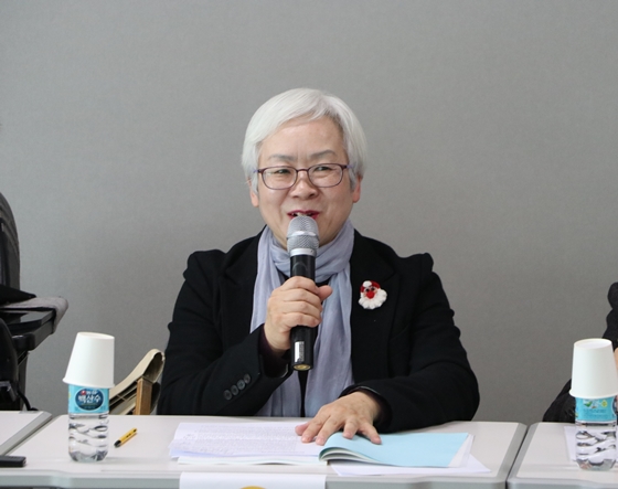 29일 서울 마포구 세아타워에서 한국장애인자립생활센터총연합회 주최로 열린 ‘발달·정신장애인 동료상담 지원 방향 및 동료상담사 양성방안 모색 토론회’에서 장애여성네트워크 김효진 대표가 발언하고 있다. ⓒ에이블뉴스