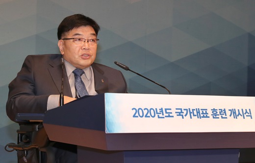 30일 대한장애인체육회 이천훈련원에서 열린 2020 국가대표 훈련 개시식에서 이명호 회장이 개식사를 하고 있다. ⓒ대한장애인체육회 