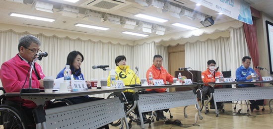 한국장애인단체총연맹은 8일 서울 여의도 이룸센터에서 ‘제1차 장애인리더스포럼’을 개최, 제21대 총선에 나서는 장애인 비례대표 후보자의 정책적 과제를 확인하고, 장애계 미래 발전 방향을 모색했다.ⓒ에이블뉴스 