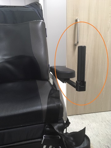 전동휠체어 지지봉. ⓒ배융호
