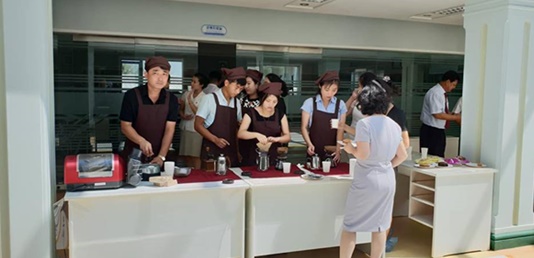 청각장애인들의 커피 봉사.ⓒ김형식
