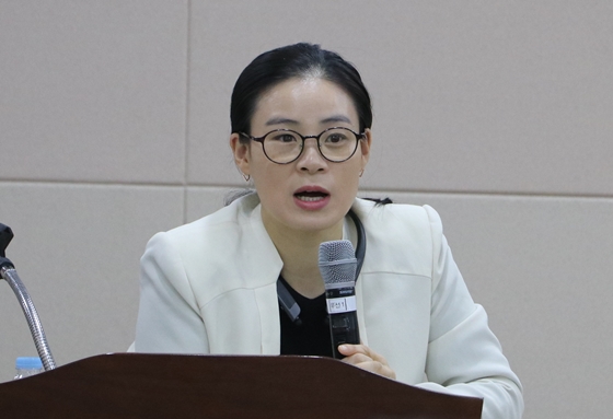 김예원 장애인권법센터 대표가 11일 서울 여의도 이룸센터에서 '2019 장애인인권 디딤돌 걸림돌 판결'을 소개하고 있다. ⓒ에이블뉴스