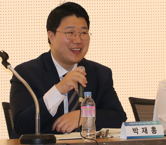 10일 국회도서관 지하강당에서 육아정책연구소 주최로 열린 '장애영유아 정책 개선을 위한 토론회'에서 박재홍 보건복지부 보육사업기획과 사무관이 발언하고 있다. ⓒ에이블뉴스 