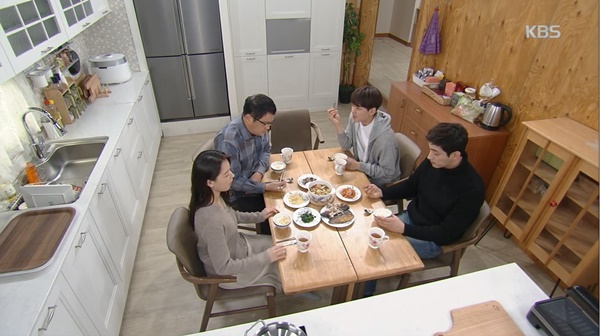 학교폭력 가해자 문해랑과 가족. ⓒKBS