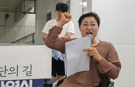 광화문역 엘리베이터 설치를 바라는 시민모임 김광이 전 대표.ⓒ에이블뉴스
