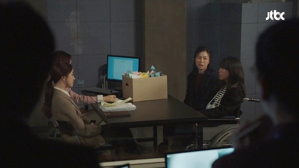 학교폭력 피해자와 차명주 검사. ⓒjtbc